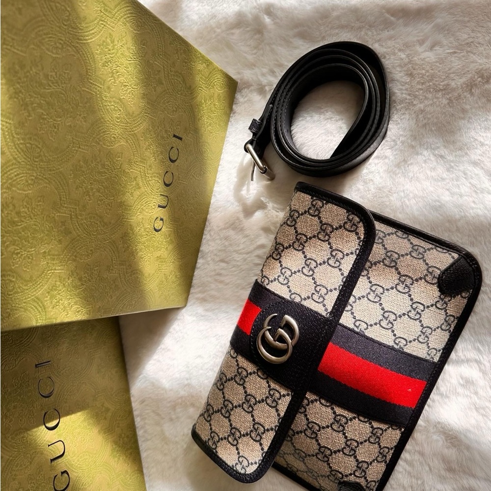 Brand new Ophidia belt bag with complete inclusions.